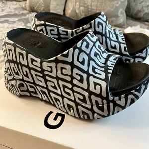 ❌❌❌ SOLD Givenchy Mallow Slider Graffiti Logo Wedge Sandals Size 39